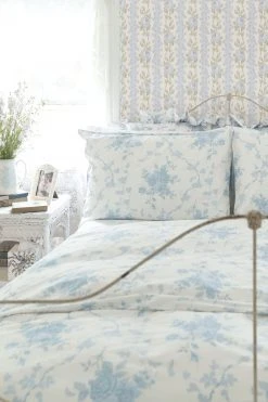 LoveShackFancy Blooming Heirloom Wallpaper